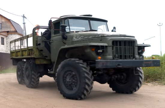 Бензиновый военный УРАЛ из Германии. Чем же он лучше советского? (2021)