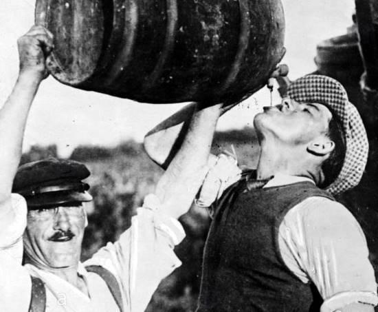 Бездомный алкоголик из Уэльса умер и спас английские войска от поражения (2018)