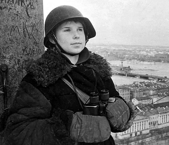 Блокада чудом выжившей Рады Грановской. "Весь состав вышел из вагонов и выкапывал для нас кочерыжки от капусты. Это потрясение.." (2020)