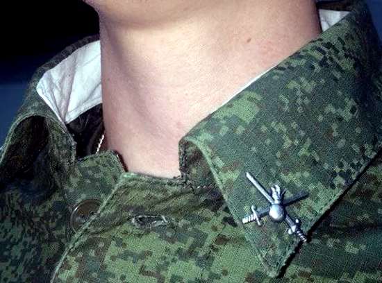 Для чего в армии подшивали белый подворотничок к воротнику формы? (2021)