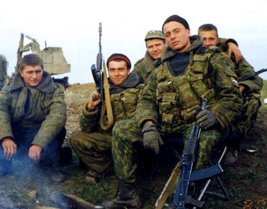 "Духи бросали в меня гранаты и кричали «Русский, сдавайся!»". Жестокий бой 11 разведчиков 67-бригады ГРУ против 300 боевиков (2021)