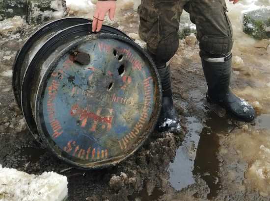 ФАНТАСТИЧЕСКАЯ УДАЧА. Достали из озера немецкую бочку спирта на 200 литров и гору снарядов в укупорке (2021)