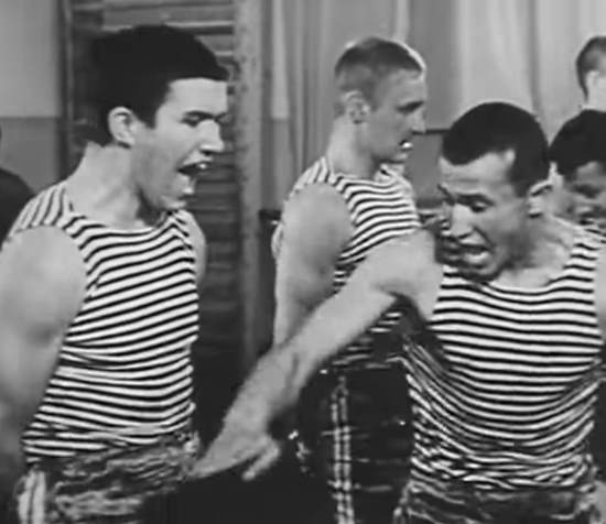 Физическая подготовка десантника. Поразительные кадры идеальной физподготовки (1973)