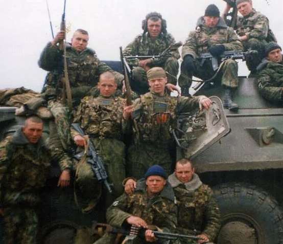 Гибель отряда спецназа "Вятич" на высоте 715,3. Рассказывает участник боя: "Два километра факела из техники вместо помощи" (2021)