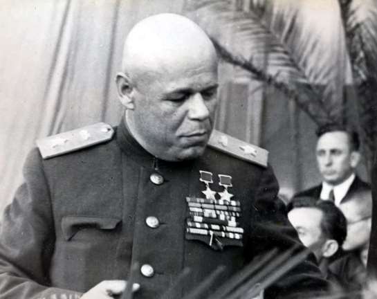 "Хорошо, что еще автоматом по башке не двинул!". Командарм Рыбалко сам издал приказ, сам его нарушил и чуть от этого не погиб (2021)