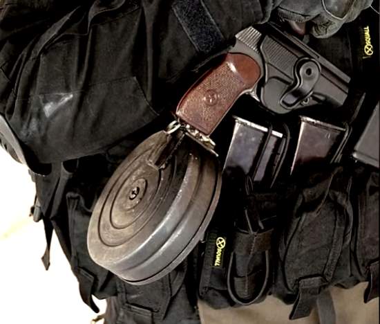 Как к пистолету Макарова приделывают барабан на 80 патронов? (2020)