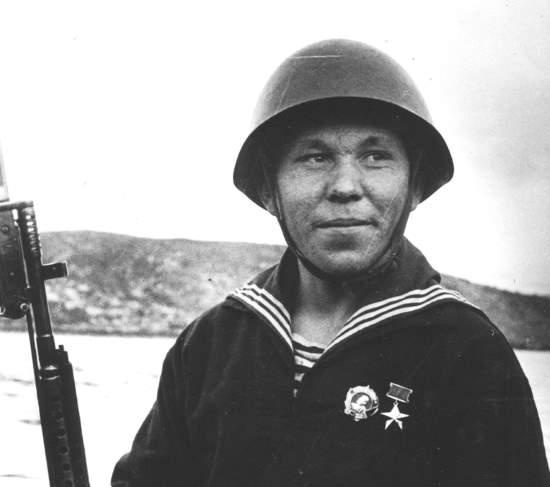 Как один морпех Василий Кисляков отбился от роты немцев? "Он разложил что было: ручной пулемет, три винтовки, несколько гранат" (2020)