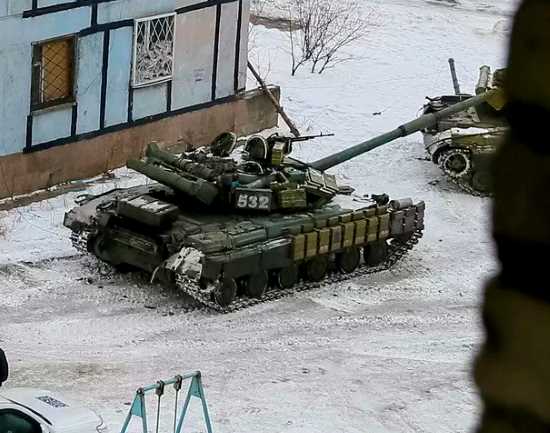 Как ВЫЖИТЬ ГРАЖДАНСКОМУ во время боевых действий? "Подгонят танк, направят дуло тебе в окно и скажут..." (2021)