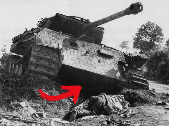 Можно ли было покинуть танк через днищевый люк? Профессиональный ответ от ЭКСПЕРТА на примере "Пантеры" (2021)