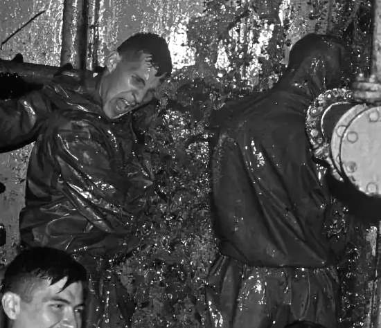 "Нас топит по-чёрному! Прощайте братцы!". Ночной ужас подлодки К-56, разрубленной судном "Академик Берг" (2020)