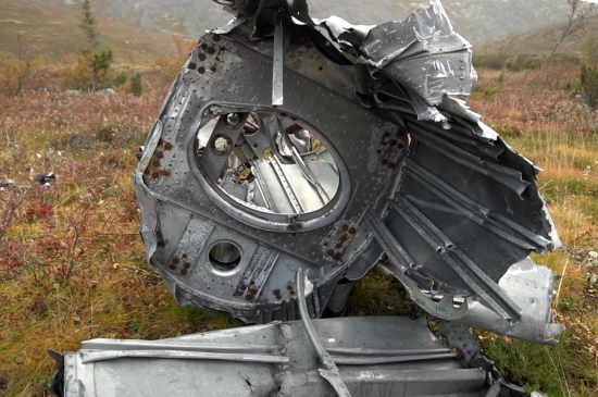 Нашли немецкий бомбардировщик He.111 в горах. Место крушения сохранилось нетронутым со времен войны! (2022)