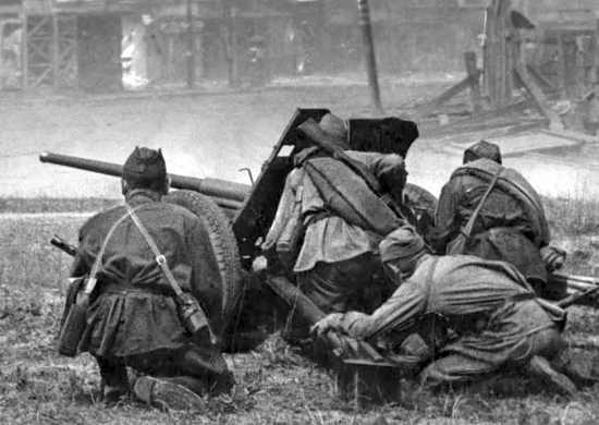 Несвоевременный апгрейд. 45-мм противотанковая пушка М-42 против "Тигров" и "Пантер" (2021)