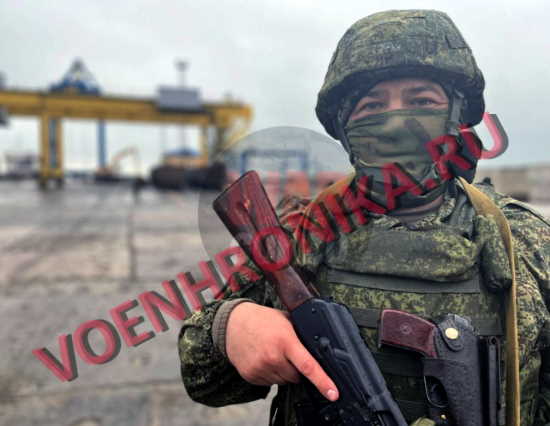 Один котел в Мариуполе СХЛОПНУЛСЯ: прямо сейчас идет зачистка порта! Боевики "Азова" рисуют на технику Z чтобы вырваться! (20 видео, 2022)