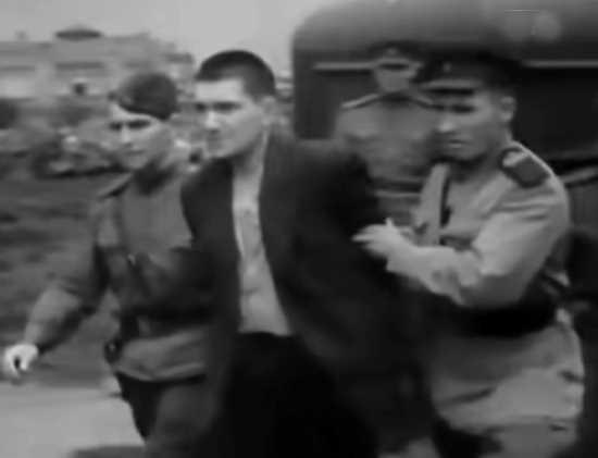 Охотники за нацистами: как прославленный летчик стал палачом? (2021)