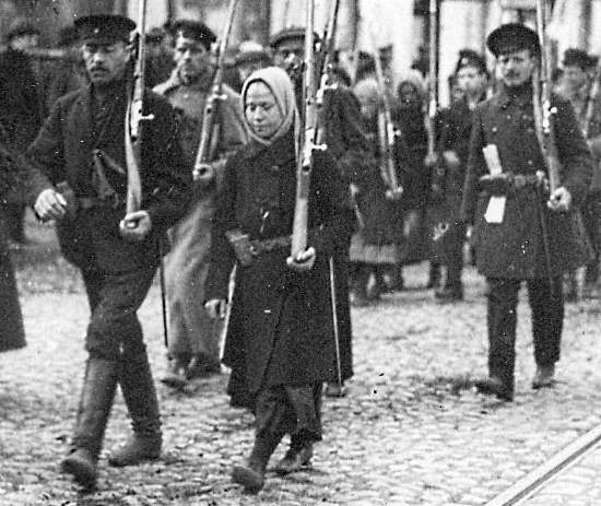 Оружие революции 1905 года. Частным лицам можно было заказать пароход с винтовками, а пистолет купить как пылесос (2020)