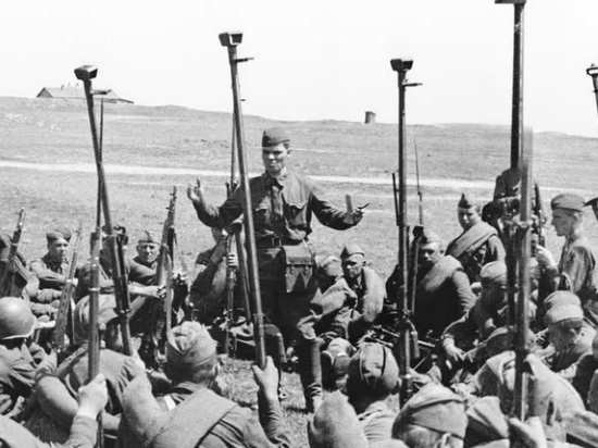 Основная тактика советских противотанкистов, которую все были обязаны знать. Первые выстрелы были не по гусеницам! (2021)