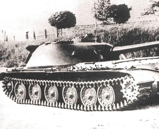 Плоский «Объект 416»: заряжающий на коленях, мехвод в башне на крутящейся сидушке (2019)