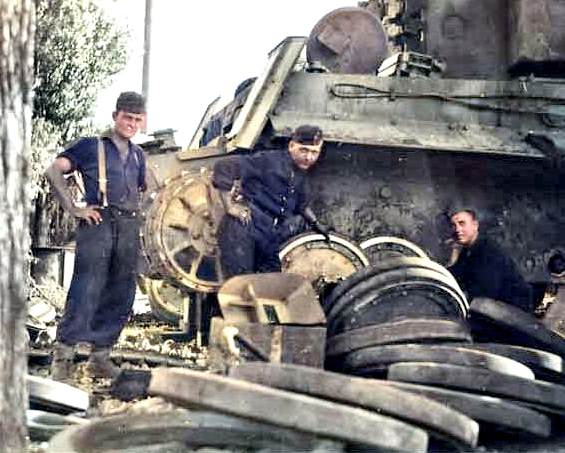 Почему немцы использовали многорядную подвеску? Пот и страдания техникам, а награды - инженеру Книпкампу (2019)