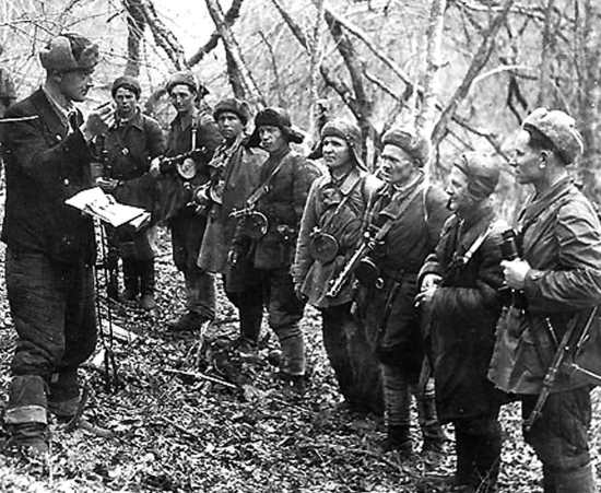 Подозрительный партизанский отряд "Красный Сталинград". Даже спецы СМЕРША не сразу поняли, с кем имеют дело... (2021)