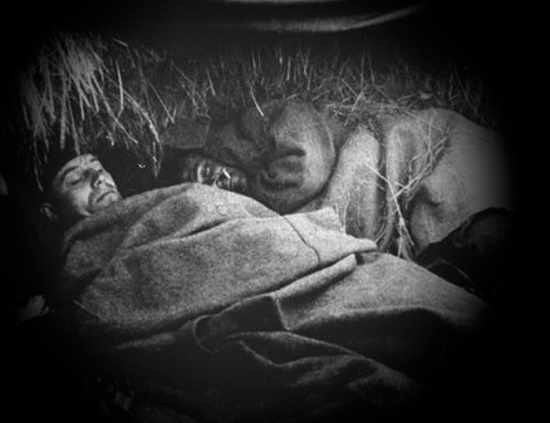 Проснулся в куче мертвых. Самый шокирующий эпизод из жизни легендарного снайпера Василия Зайцева (2021)