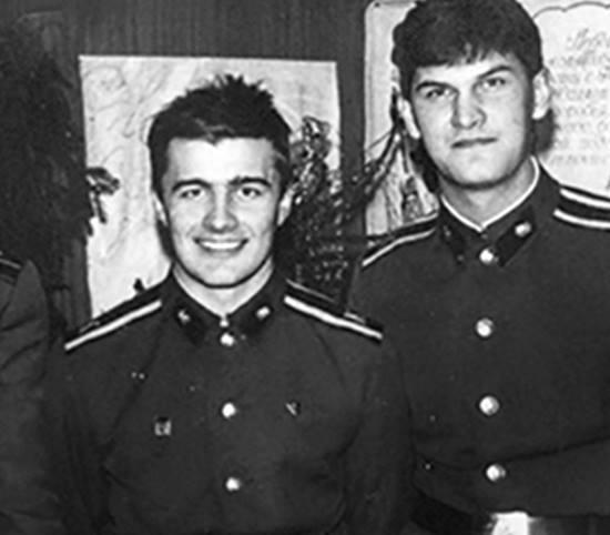 Равнение направо: Звезды, которые служили в армии (2019)