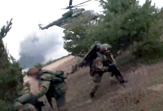 Российские десантники захватывают аэропорт Киева. УНИКАЛЬНАЯ хроника от первого лица: "Стингеры" атакую вертолеты (2022)