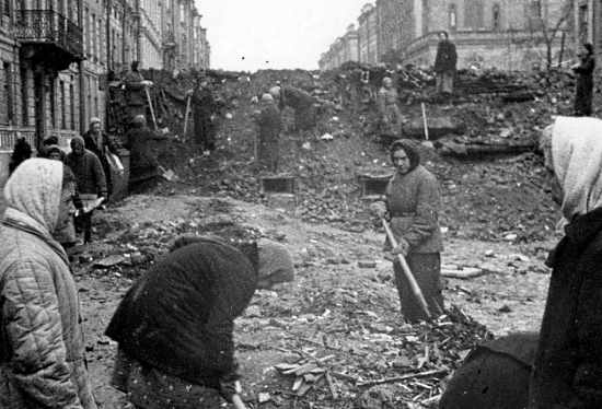 Самая большая братская могила России расположена в центре города. ШОК, что там происходило в 1942 году! (2022)