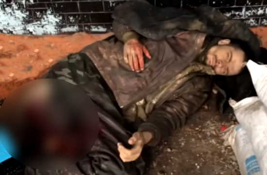 САМАЯ ЖЕСТКАЯ хроника боев на Донбассе 17 апреля. Танкист ВСУ без ноги спасен русскими солдатами (21 видео)