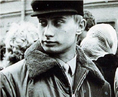 Самый рискованный поступок Владимира Путина за время службы в КГБ (Россия) 2018