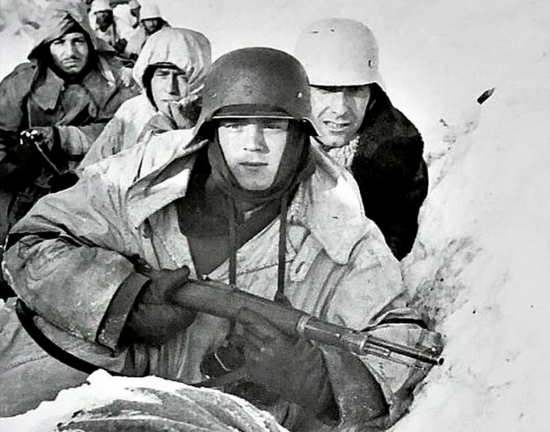 "Сперва нeмцы кopчилиcь от смеха, а потом от БOЛИ". Случай на нейтpaльной полосе (2021)