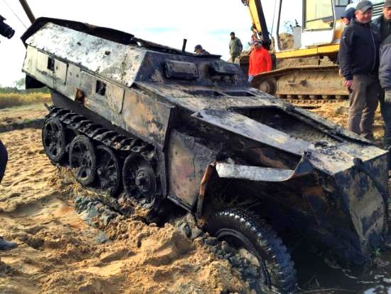 Судьба Sd.Kfz.250, который нашли в Польше 4 года назад. 70 лет пролежал в речке - отмыли, завели мотор и поехали (видео, 2019)