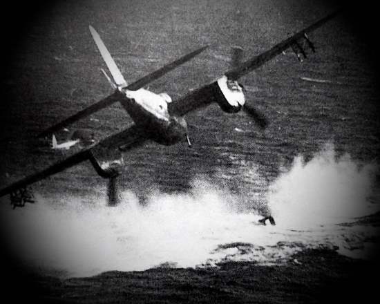 Таинственный бомбардировщик яростно атаковал и топил немецкие эсминцы. Немцы ПРИШЛИ В УЖАС, когда узнали, кто это был (2020)