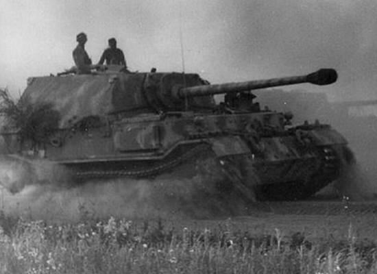 Таран ПТ САУ «Фердинанд» при освобождении города Тараща (2018)