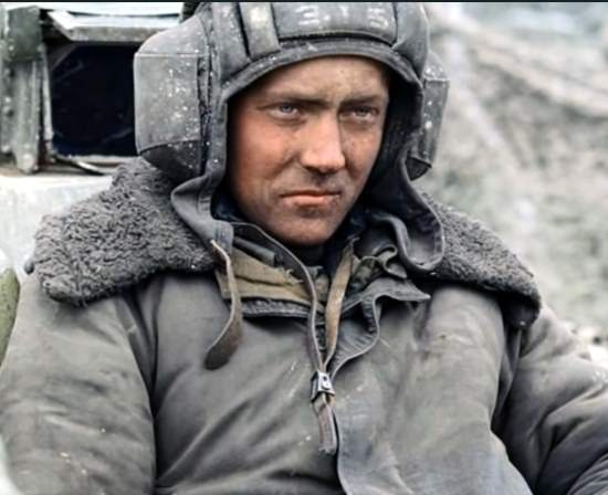 "Только встали на окоп, как сдетонировал БК у БМП. Дверь врезала по танку". Рассказ офицера из 276 полка о судьбоносном бое в горах (2020)