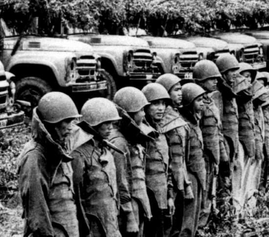 Тропа Хо Ши Мина - совсем не тропа, а двухполосная магистраль для военной техники. Почему американцы не смогли уничтожить её за 8 лет войны? (2020)