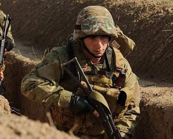 Турецкие истребители F-16 бомбят армянский Степанакерт. Азербайджан накачивают техникой и беспилотниками перед решающим наступлением (2020)