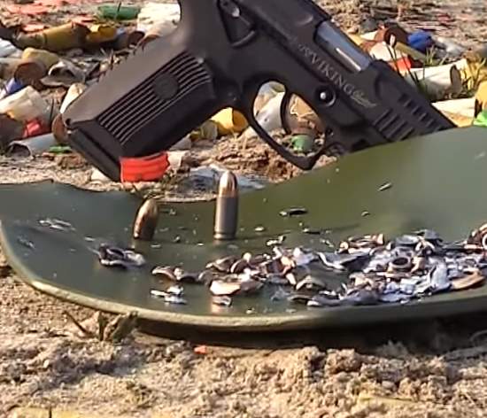 Выдержит ли полицейский и армейский бронежилеты пули из охотничьего ружья? Тест броников гражданскими патронами (2020)