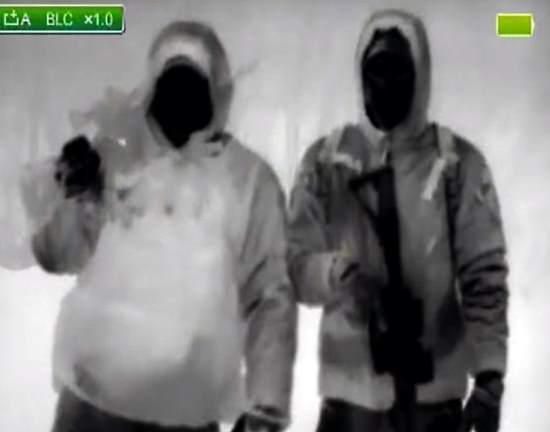 Зимнее военное снаряжение в метель через тепловизор. Можно ли засечь врага в условиях, когда глазами уже ничего не видно? (2020)